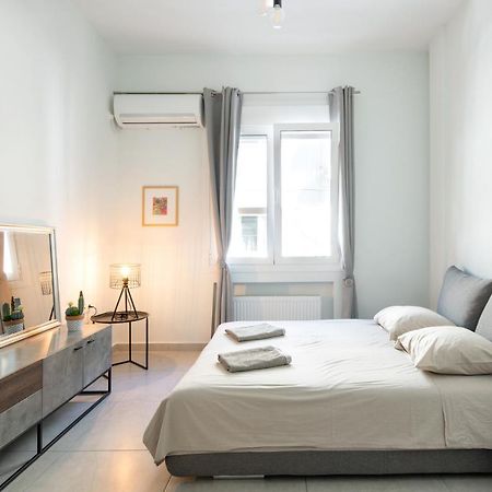 Newly Renovated Cozy Studio Downtown Athena Bagian luar foto