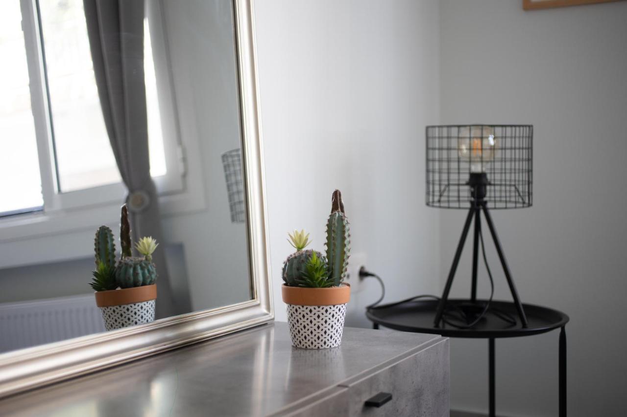 Newly Renovated Cozy Studio Downtown Athena Bagian luar foto