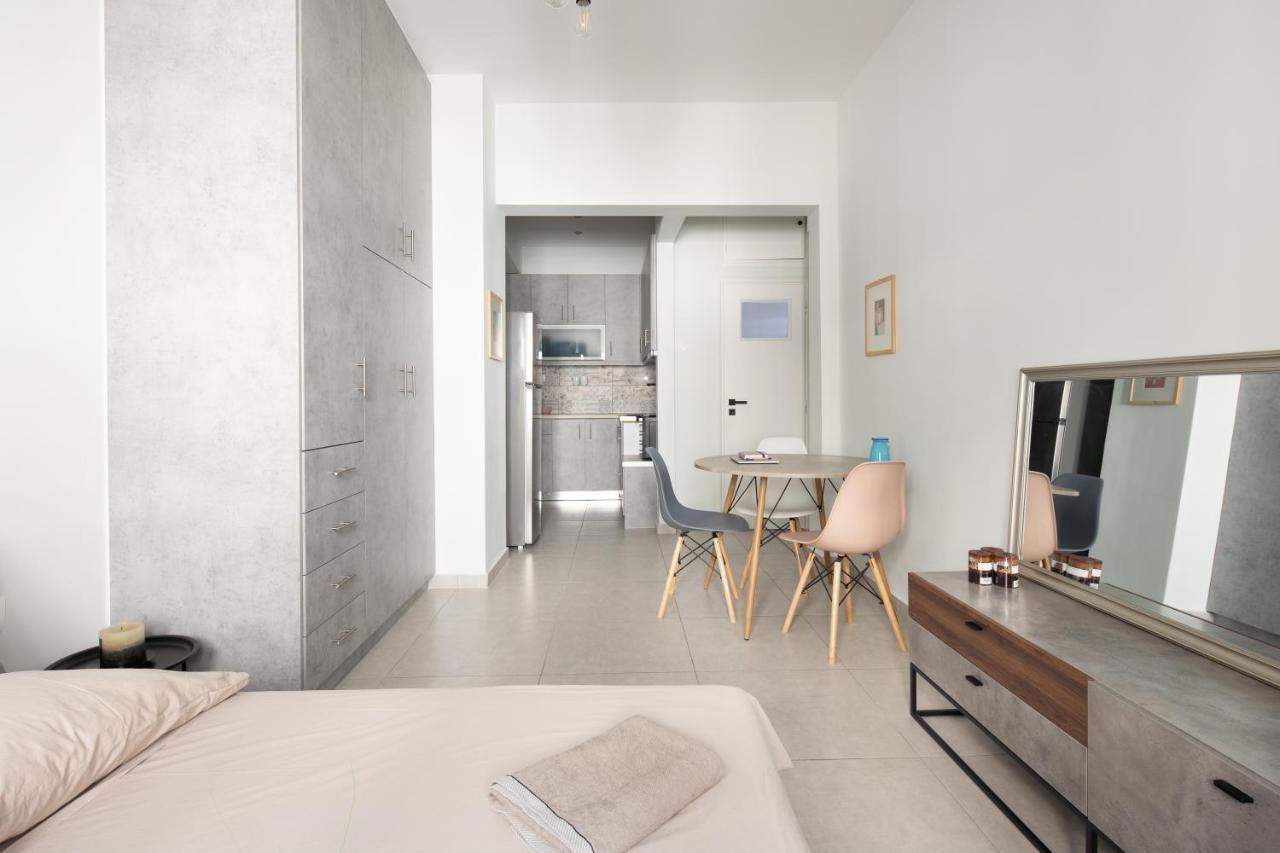 Newly Renovated Cozy Studio Downtown Athena Bagian luar foto