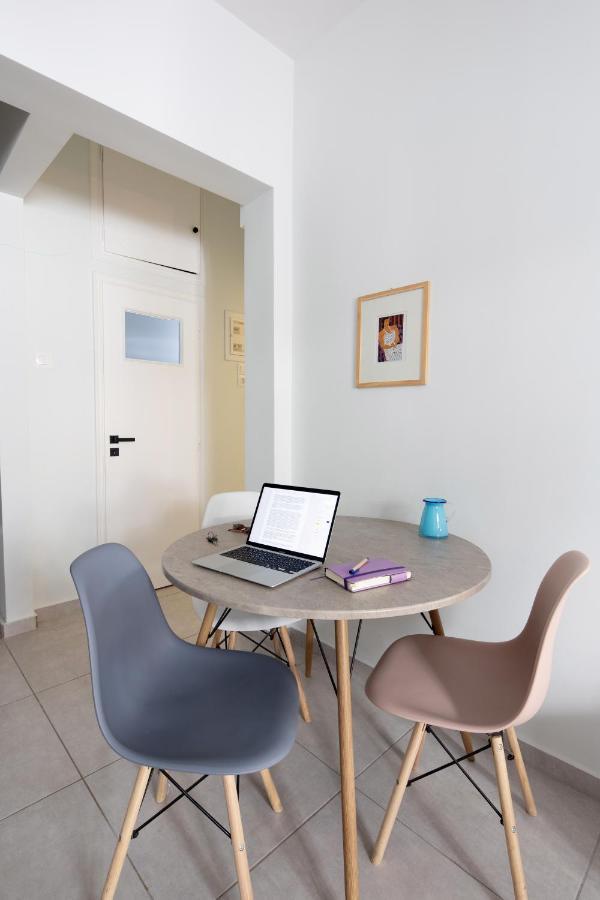 Newly Renovated Cozy Studio Downtown Athena Bagian luar foto