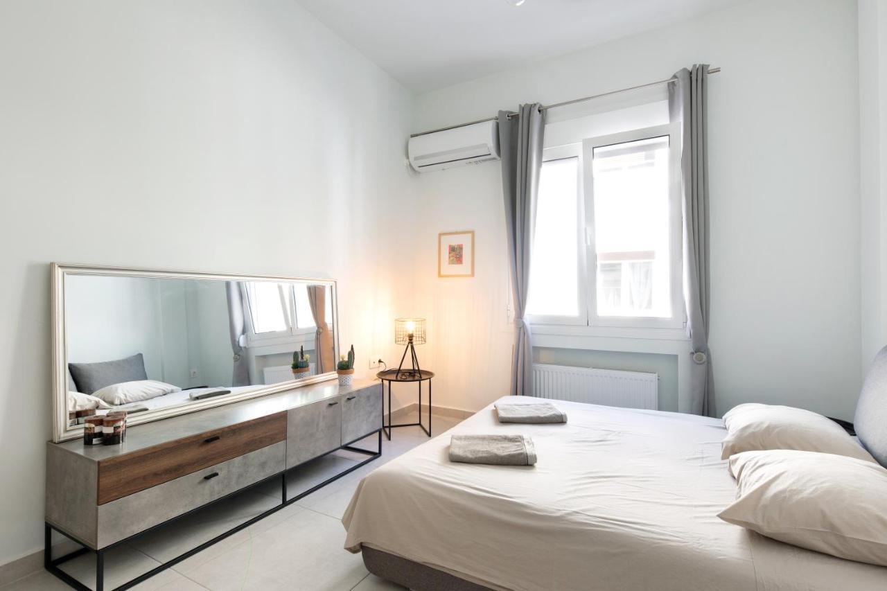 Newly Renovated Cozy Studio Downtown Athena Bagian luar foto